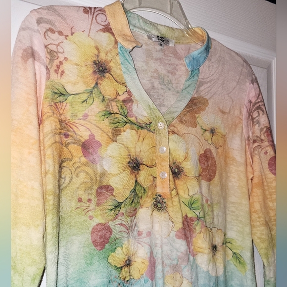 Floral Watercolor Asymmetrical Hem Burnout Shirt Women's Size Medium Pastel - Picture 5 of 7